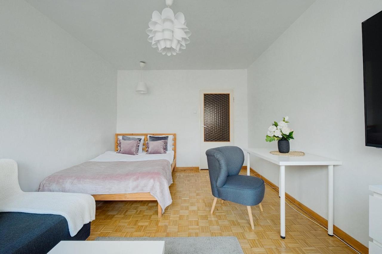 2 Bedroom Apt In Heart Of Warsaw Zgoda 9 Tv70 Exterior photo